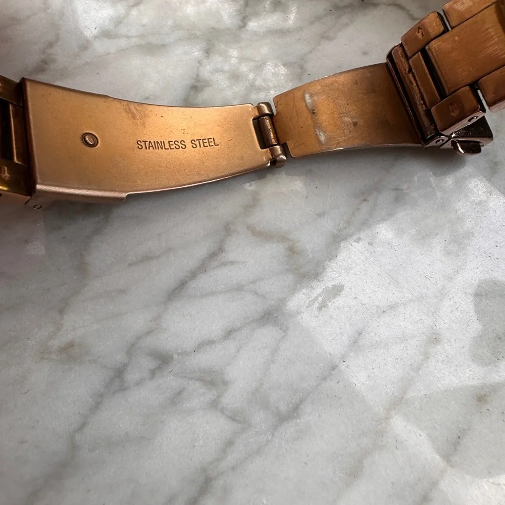 Women’s FOSSIL Watch - Picture 3 of 7